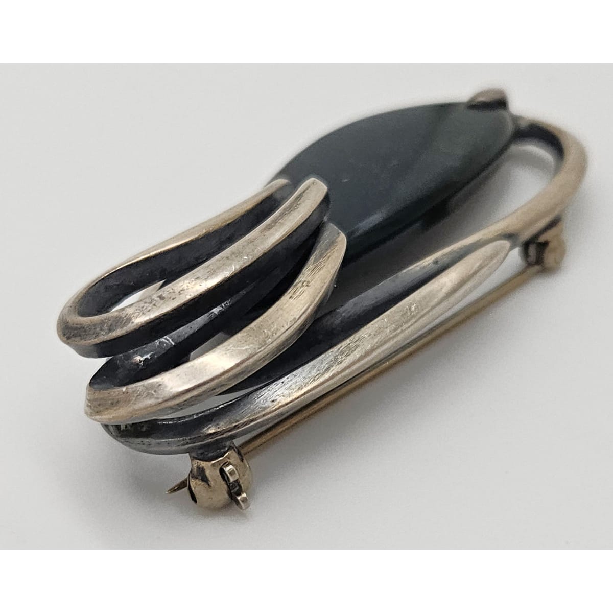 US Jewish Designer Maxwell Chayat modernist sterling silver Onyx Brooch Circa 1950s, view 4 of 10
