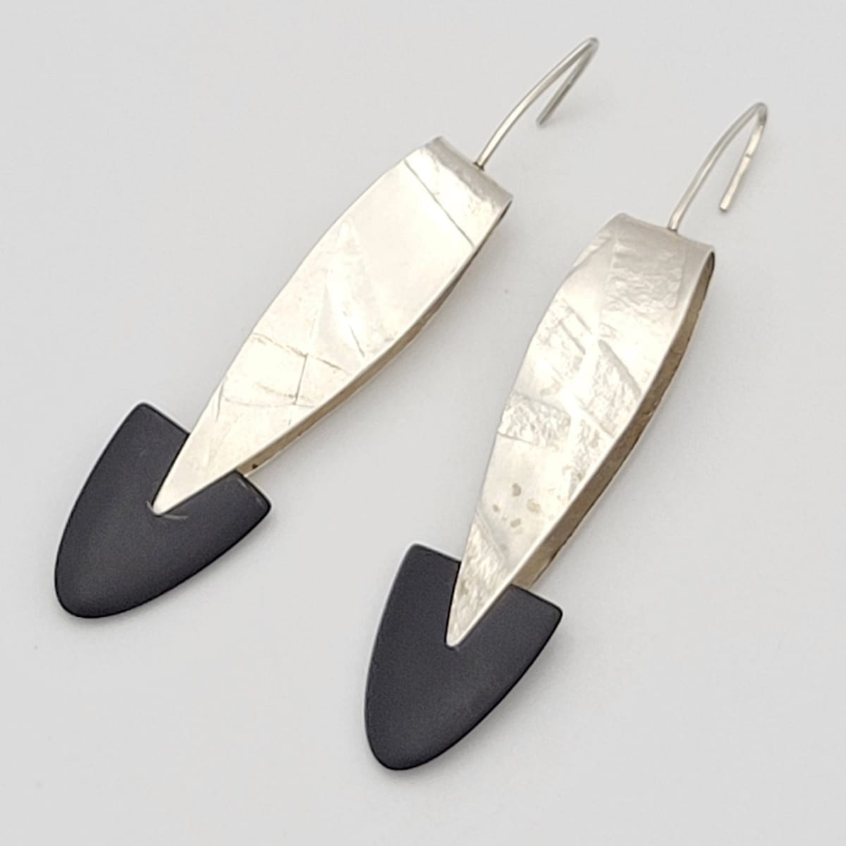 Bender Sterling Jewelry Designer Shellie Bender Modernist Sculptural Sterling & Onyx Dangle Earrings 1980&