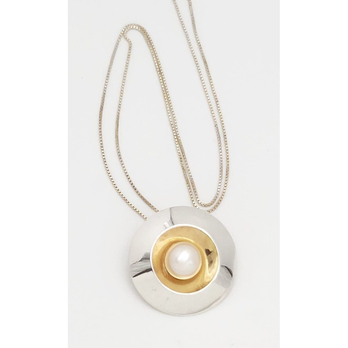 H & BJ Mackie Jewelry USA Designers Harry & BJ Mackie 14k Sterling Pearl Dome Pendant Necklace