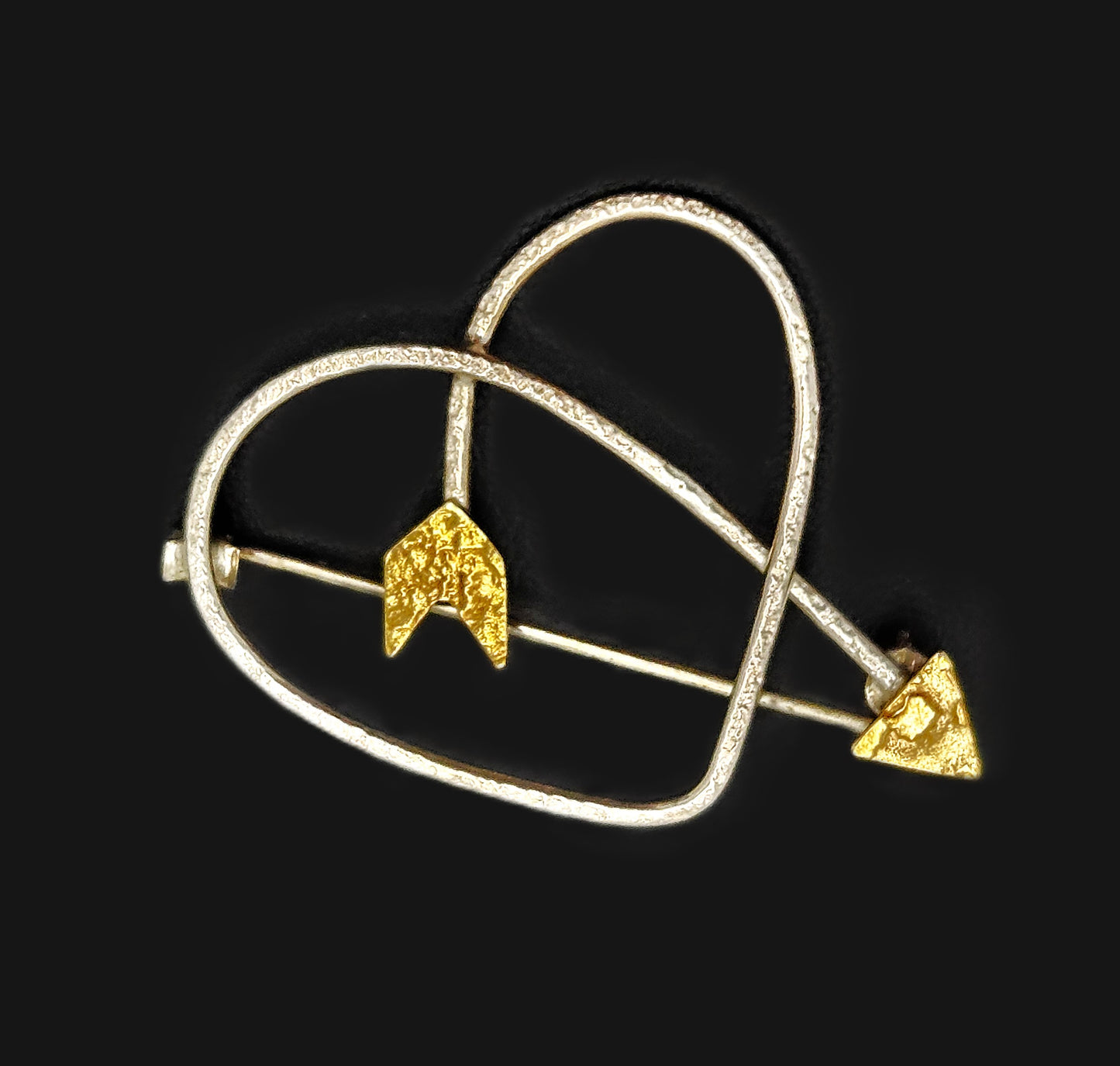 Superb Designer Sydney Lynch Sterling & 22k Gold Heart Shaped Arrow Brooch