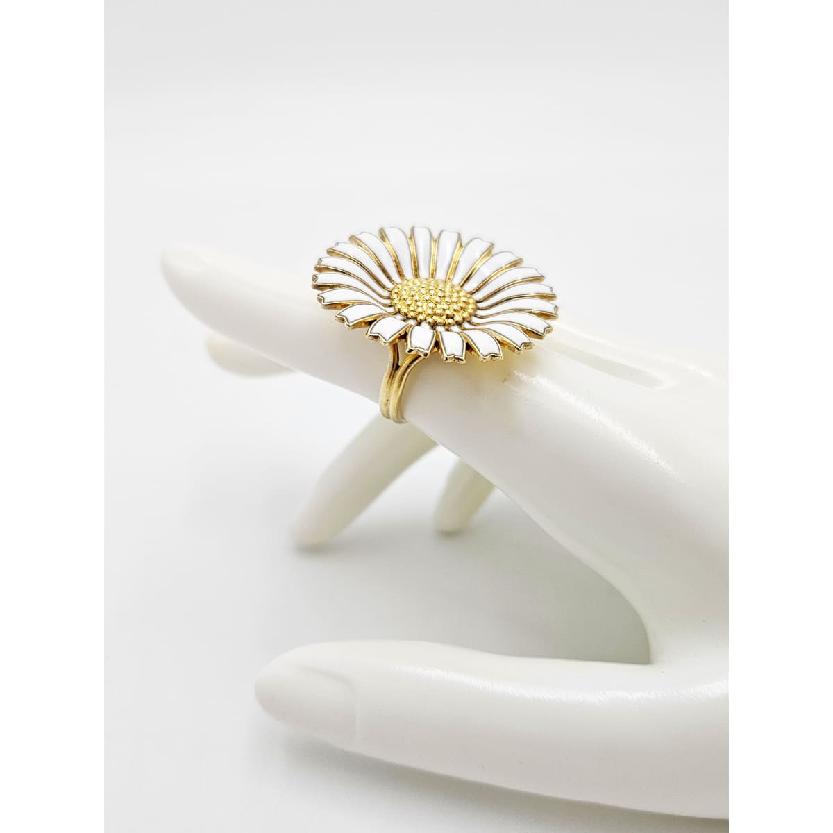 Superbe bague en argent sterling et émail, grand modèle Marguerite, Anton Michelsen Danemark, années 40