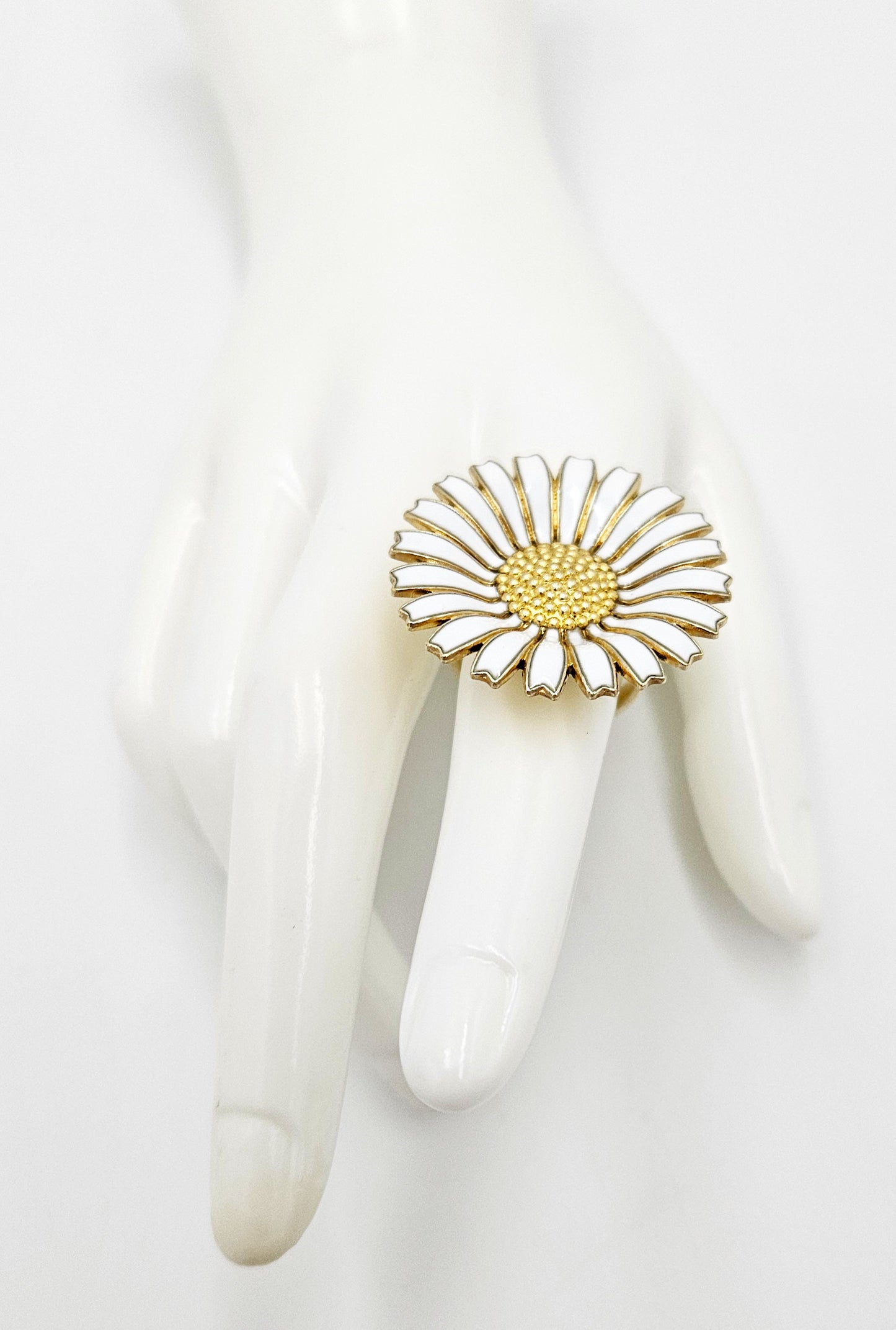 Superbe bague en argent sterling et émail, grand modèle Marguerite, Anton Michelsen Danemark, années 40