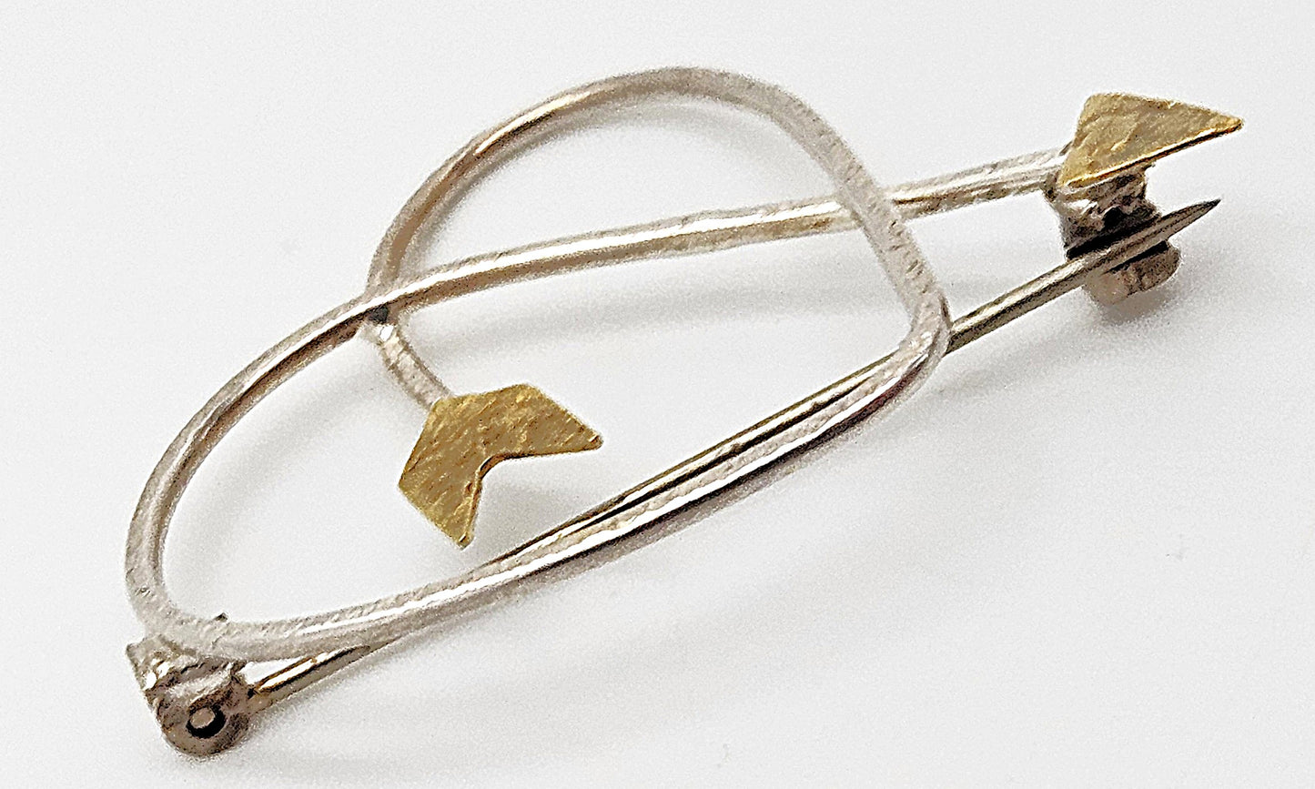 Superb Designer Sydney Lynch Sterling & 22k Gold Heart Shaped Arrow Brooch