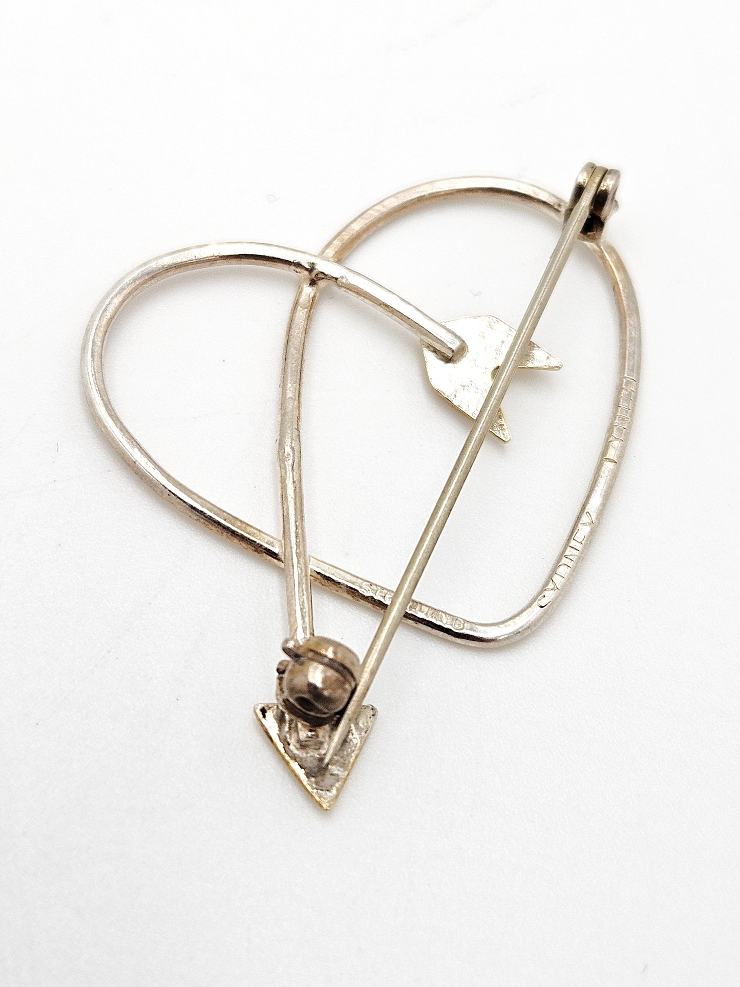 Superb Designer Sydney Lynch Sterling & 22k Gold Heart Shaped Arrow Brooch