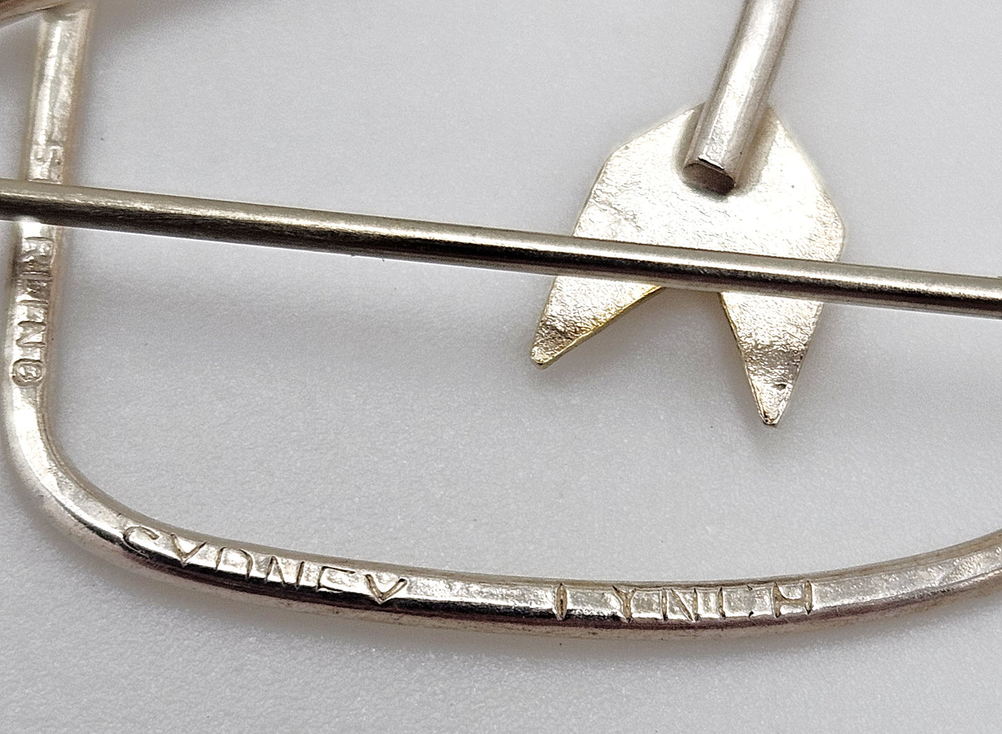 Superb Designer Sydney Lynch Sterling & 22k Gold Heart Shaped Arrow Brooch