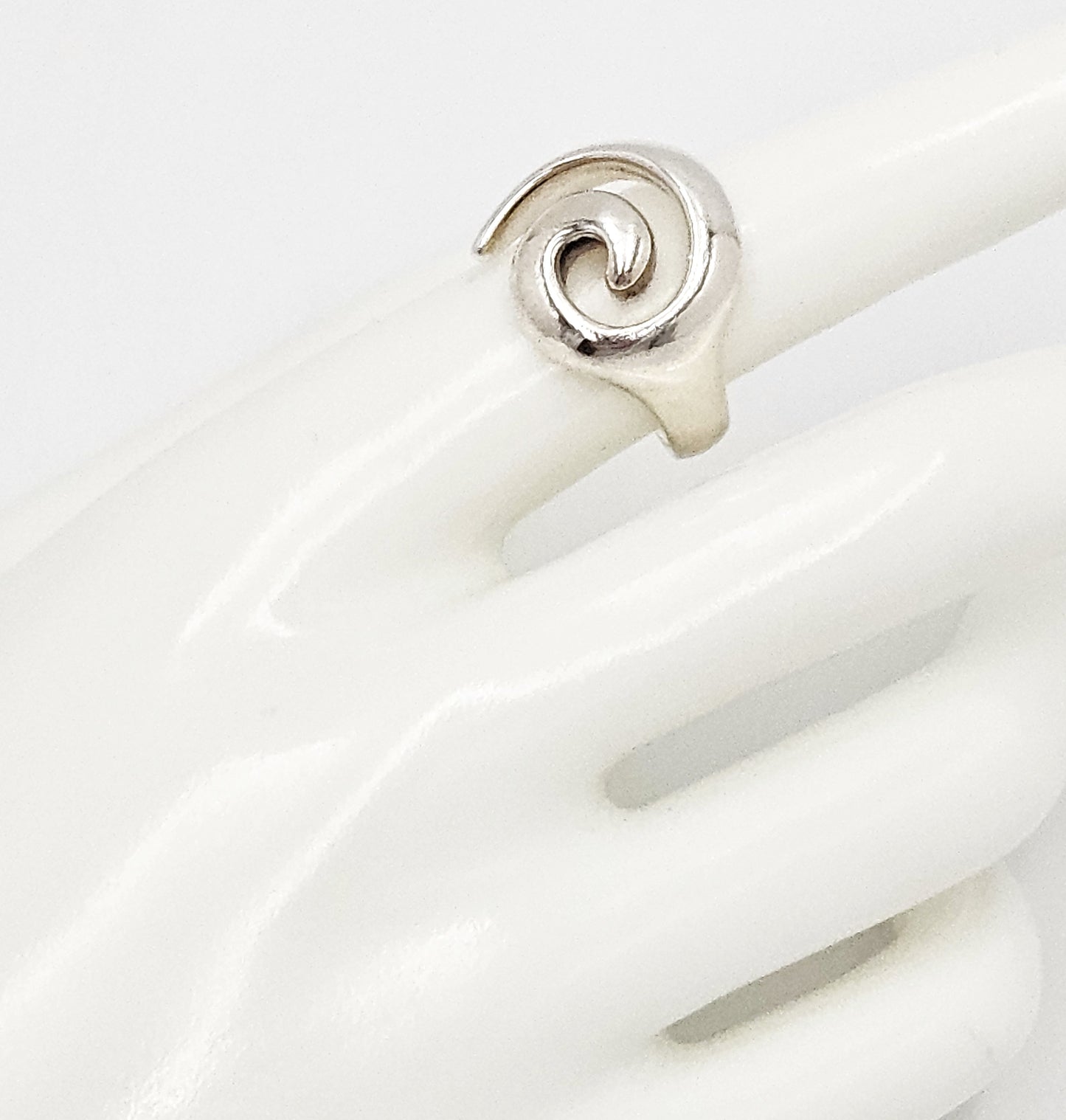 RLM Robert Lee Morris Sterling Silver Modernist Swirl Cocktail Ring Circa 1980s