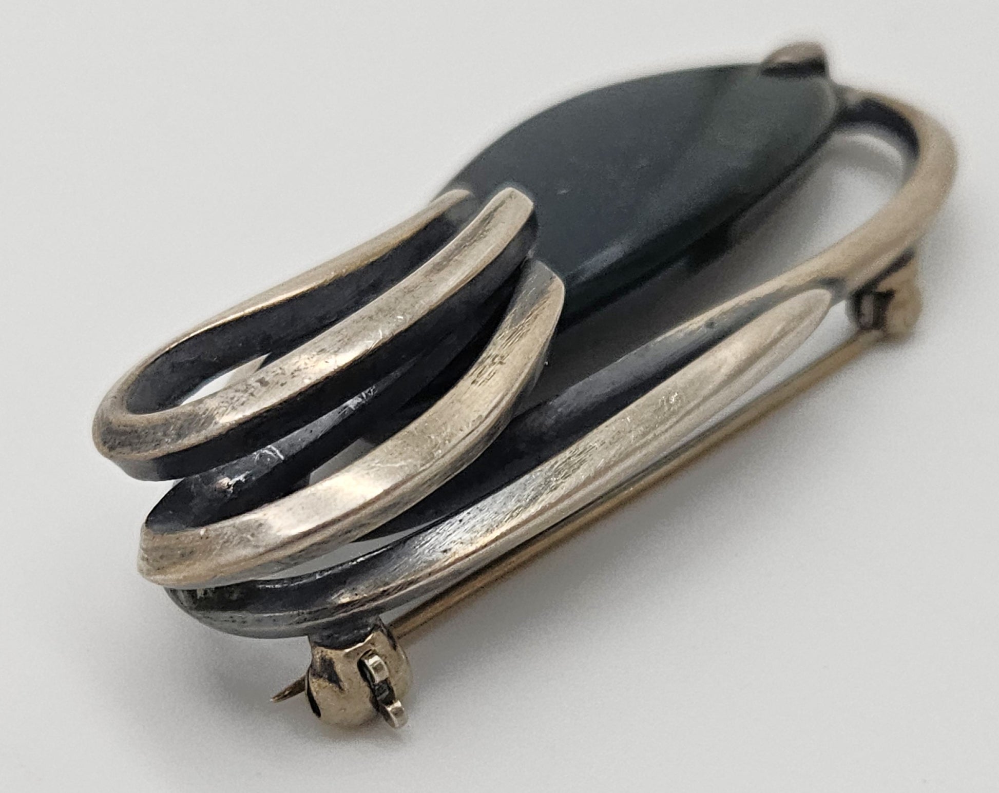 US Jewish Designer Maxwell Chayat modernist sterling silver Onyx Brooch Circa 1950s, view 4 of 10