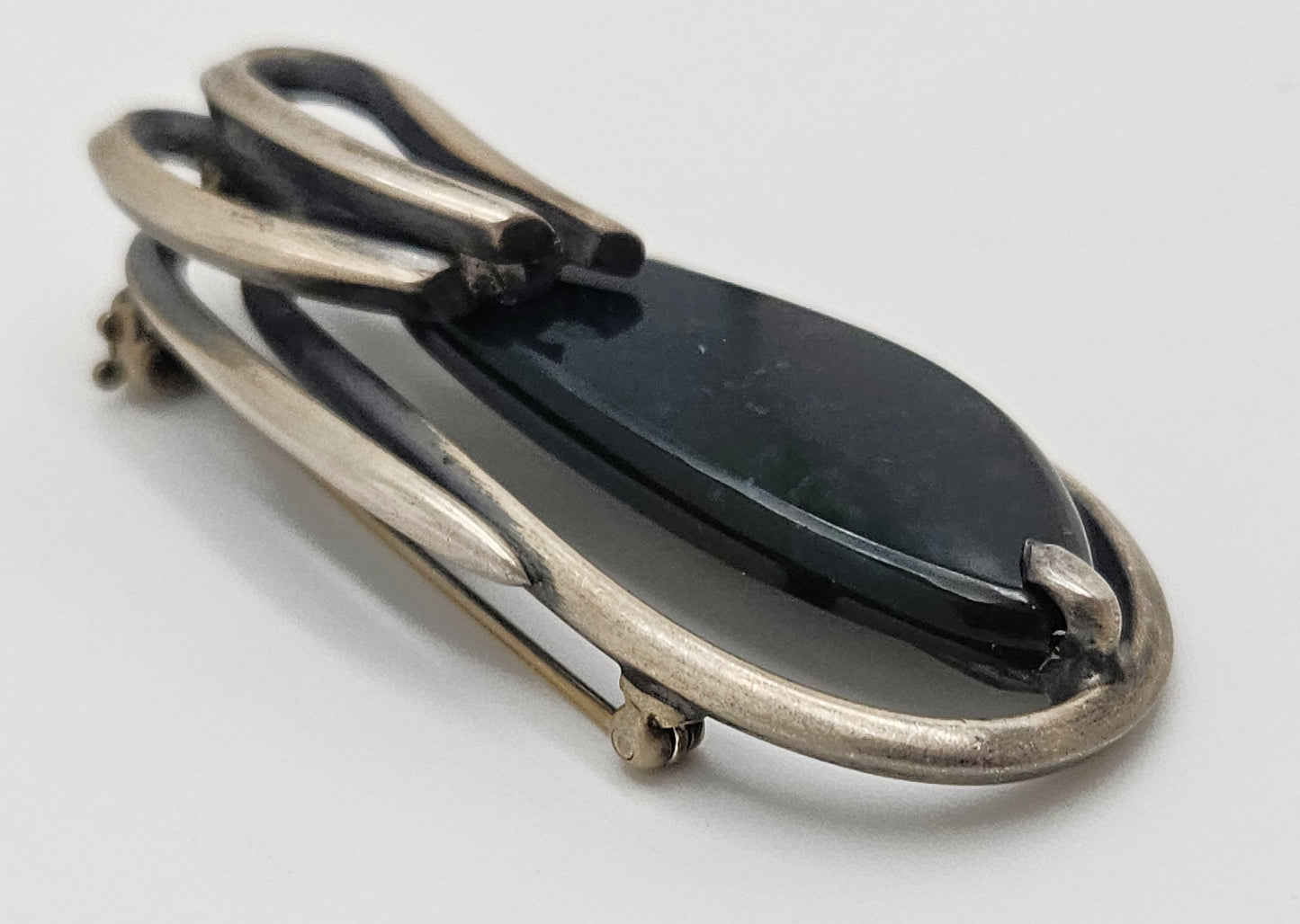 US Jewish Designer Maxwell Chayat modernist sterling silver Onyx Brooch Circa 1950s, view 5 of 10