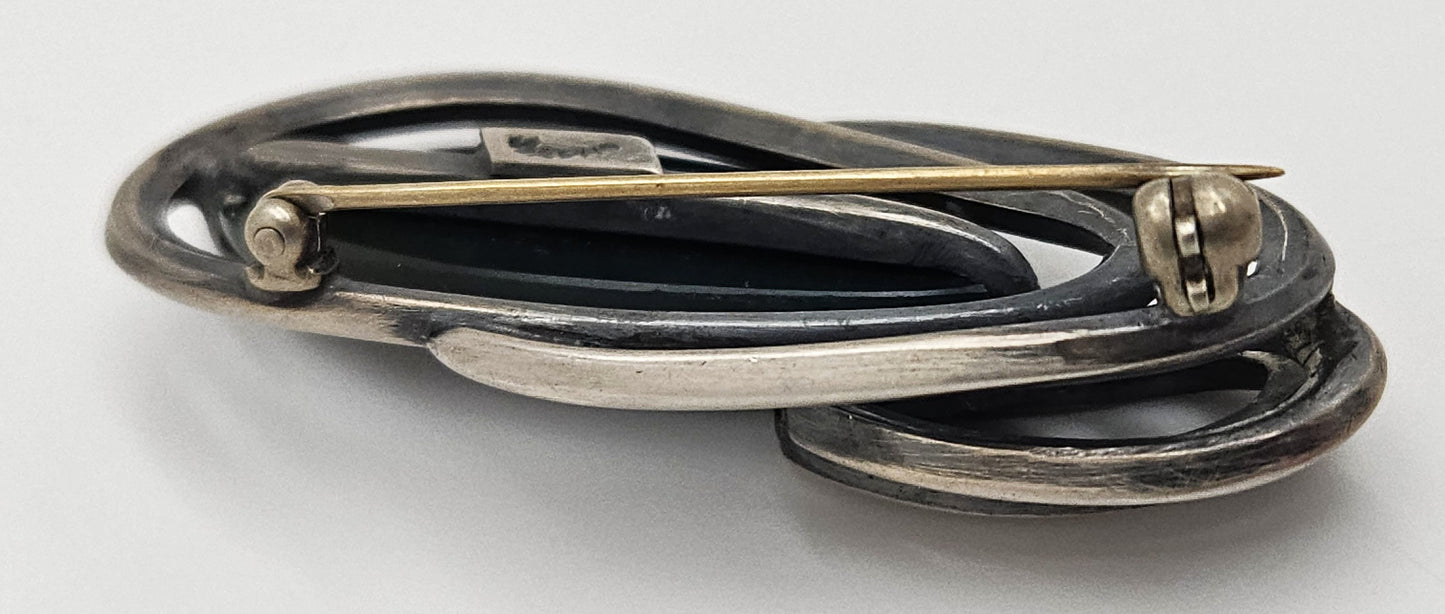 US Jewish Designer Maxwell Chayat modernist sterling silver Onyx Brooch Circa 1950s, view 8 of 10