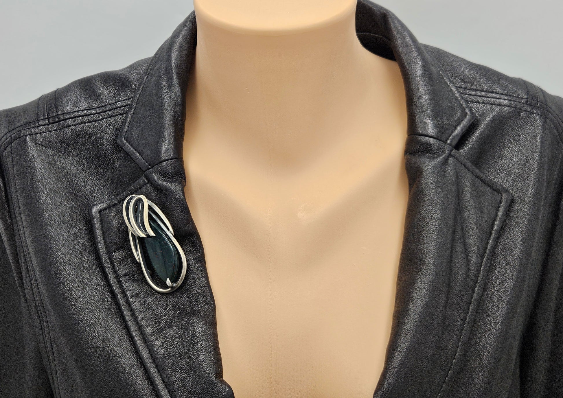 US Jewish Designer Maxwell Chayat modernist sterling silver Onyx Brooch Circa 1950s, view 2 of 10
