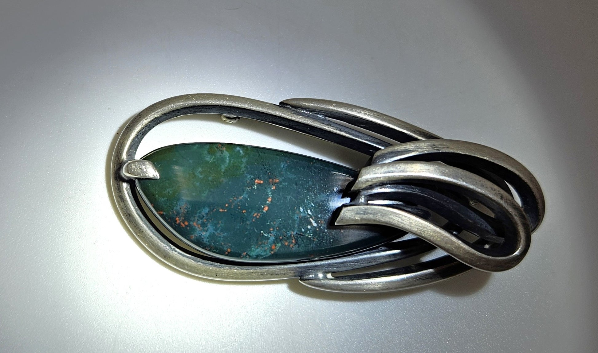 US Jewish Designer Maxwell Chayat modernist sterling silver Onyx Brooch Circa 1950s, view 3 of 10