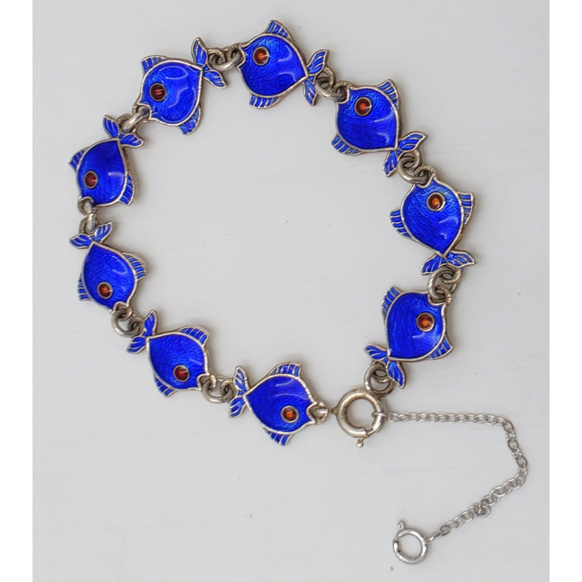 Bracelet danois Volmer Bahner en argent sterling et émail bleu roi à maillons de poisson, vers les années 1950
