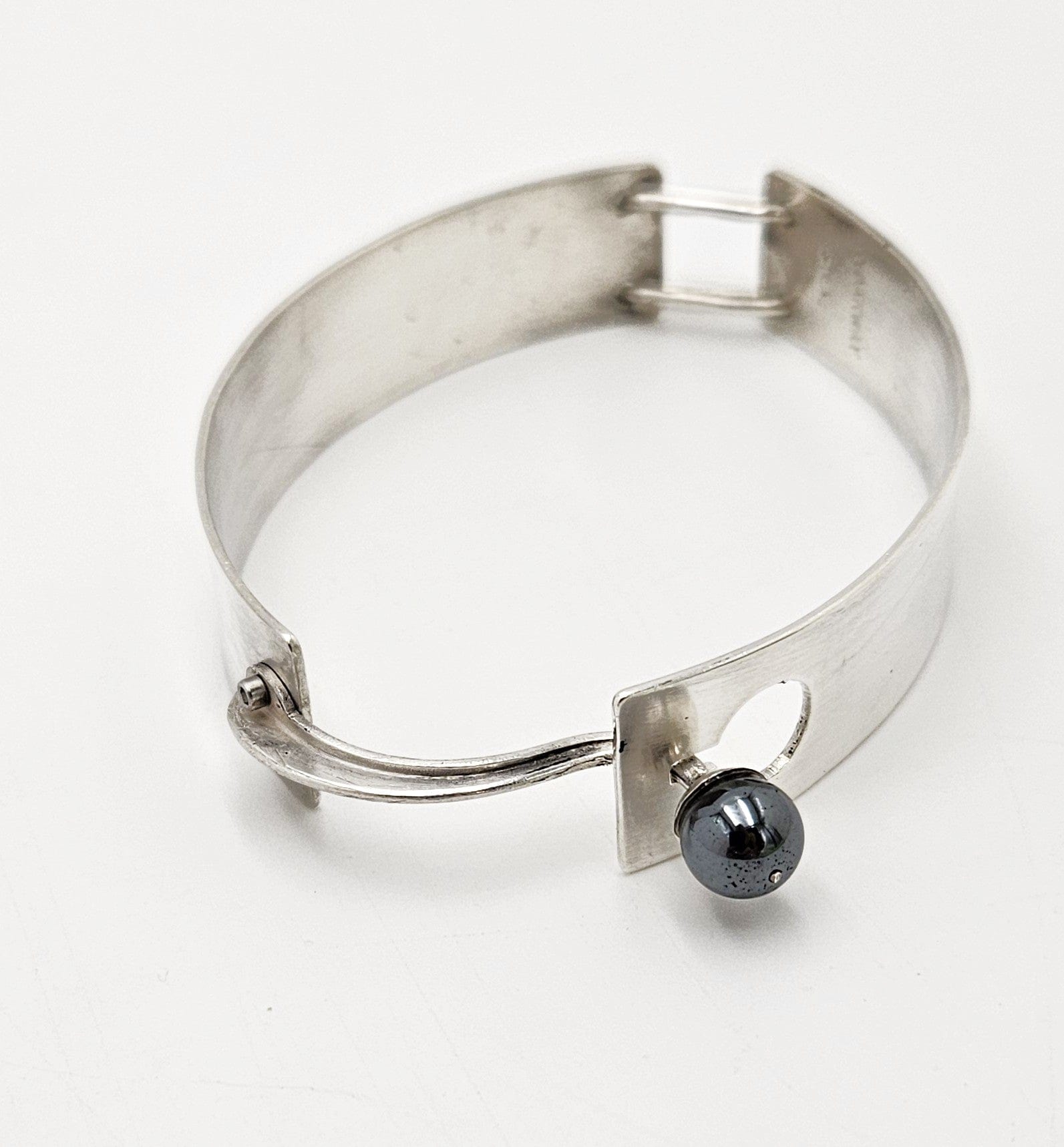 Darway Jewelry C. Darway  Sterling Hematite Modernist Top Latching Bangle Bracelet