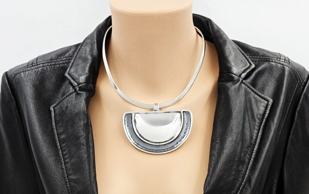 Janina Denmark Jewelry Janina & Lars Nielsen Modernist 925 Hammered XL Pendant Neck Ring 1980s