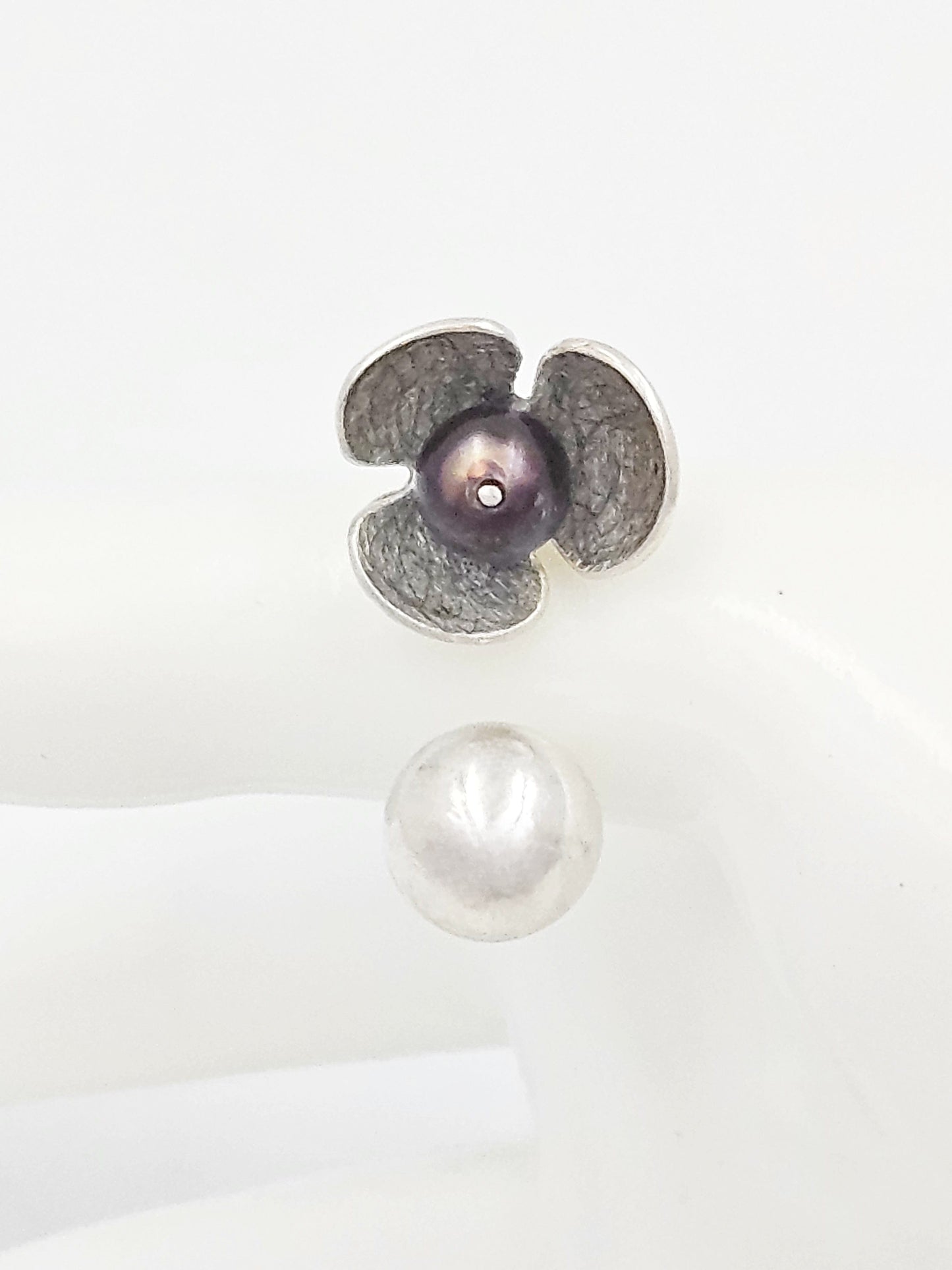 SJ Jewelry Vintage Sterling Silver & Black Pearl Modernist Flower Cocktail Ring