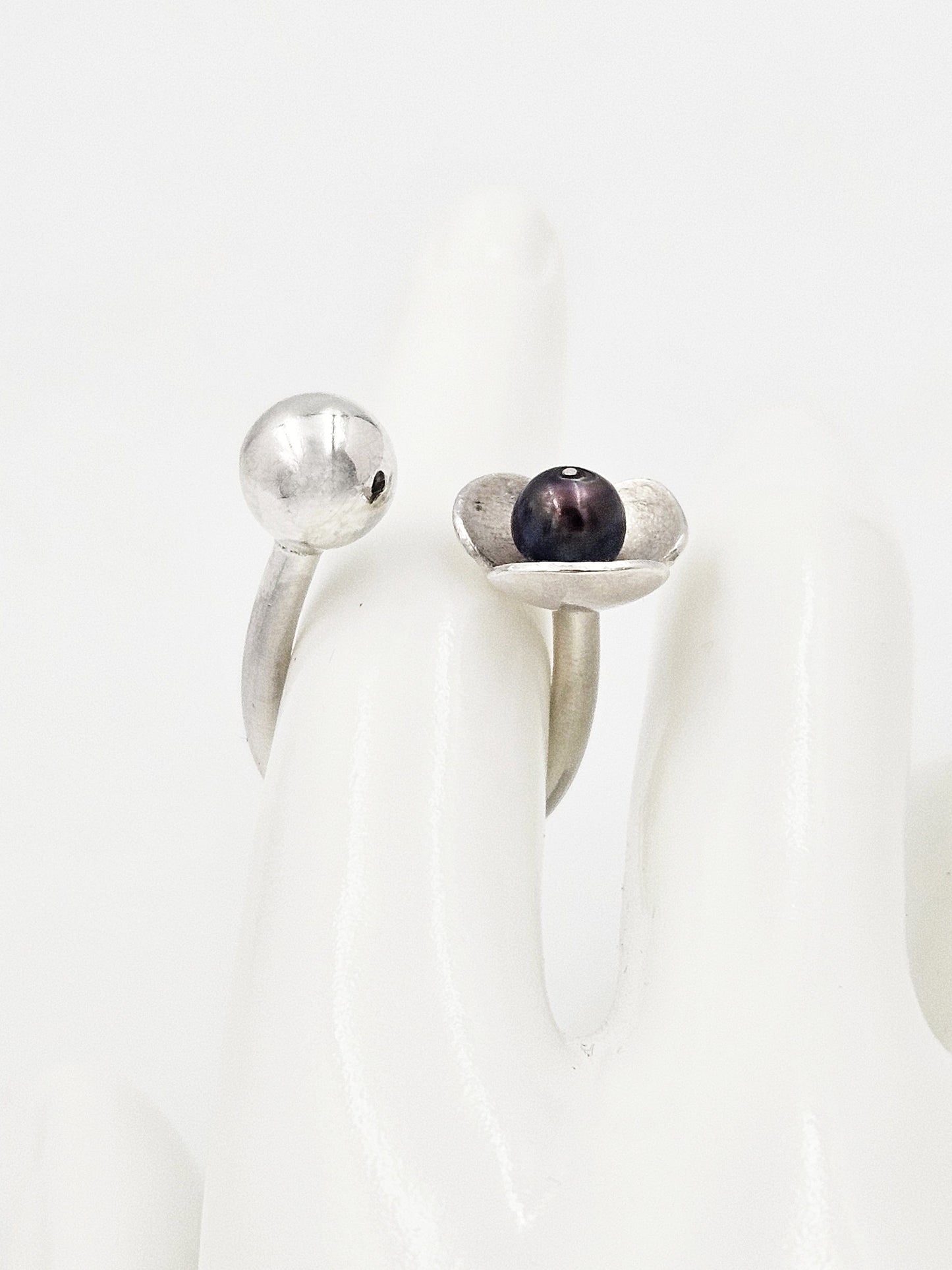 TMCMH Jewelry Vintage Sterling Silver & Black Pearl Modernist Flower Cocktail Ring