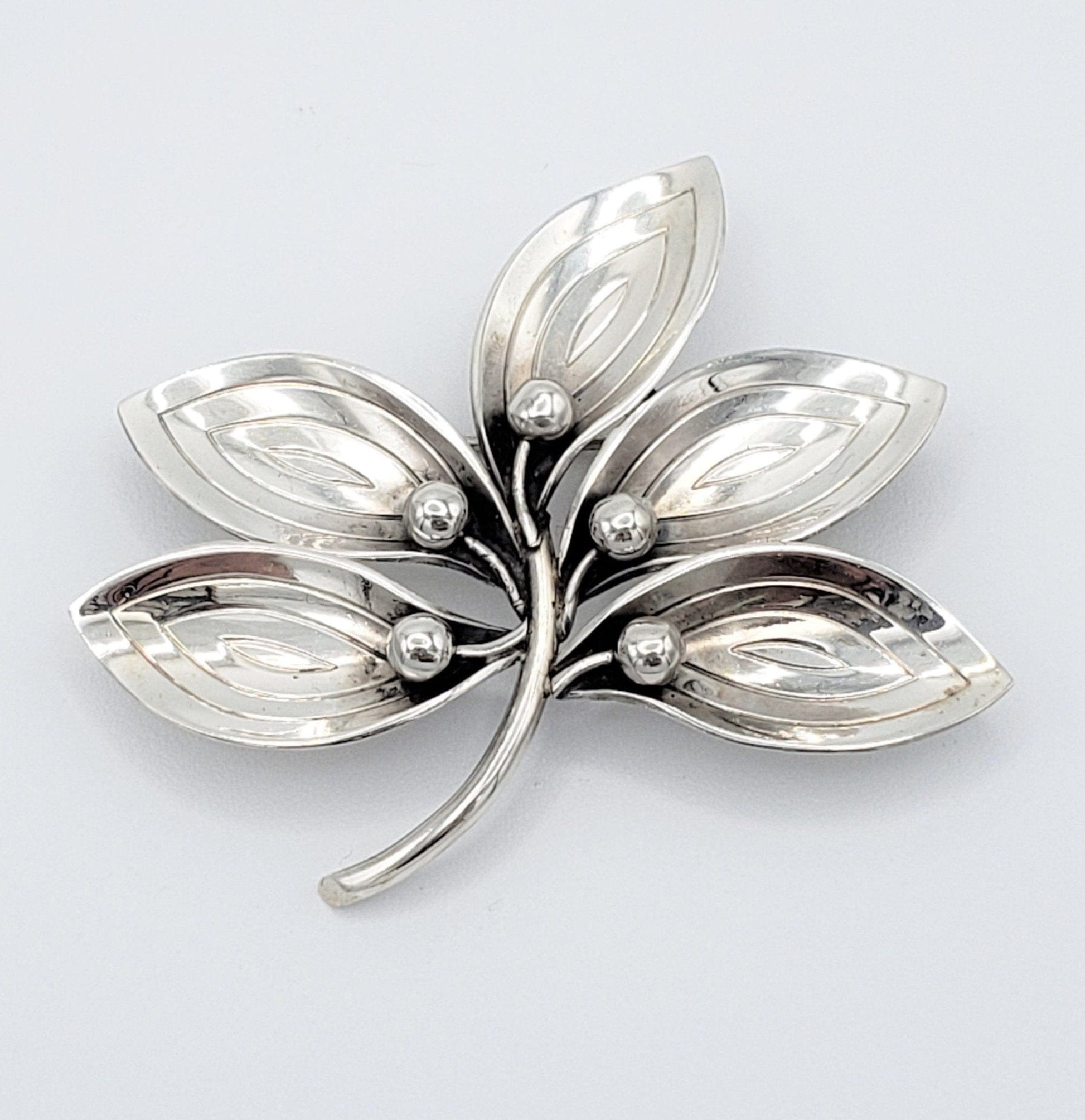 A & K Denmark Jewelry Denmark Designer Aarre Krogh A&K Sterling Silver 5 Leaf Brooch Pendant 1950s