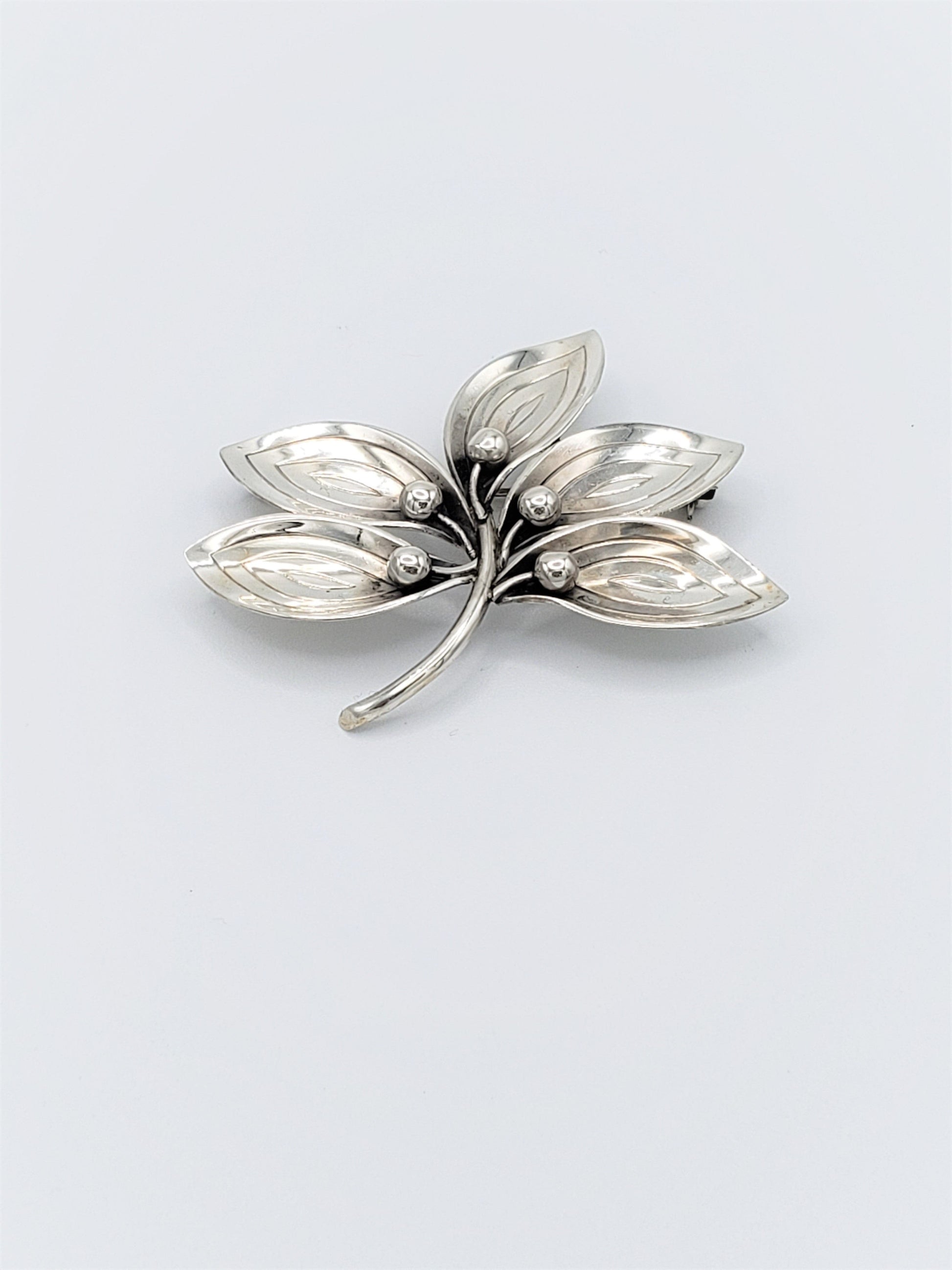 Jewel Art - Sterling Silver Filigree Leaf Brooch