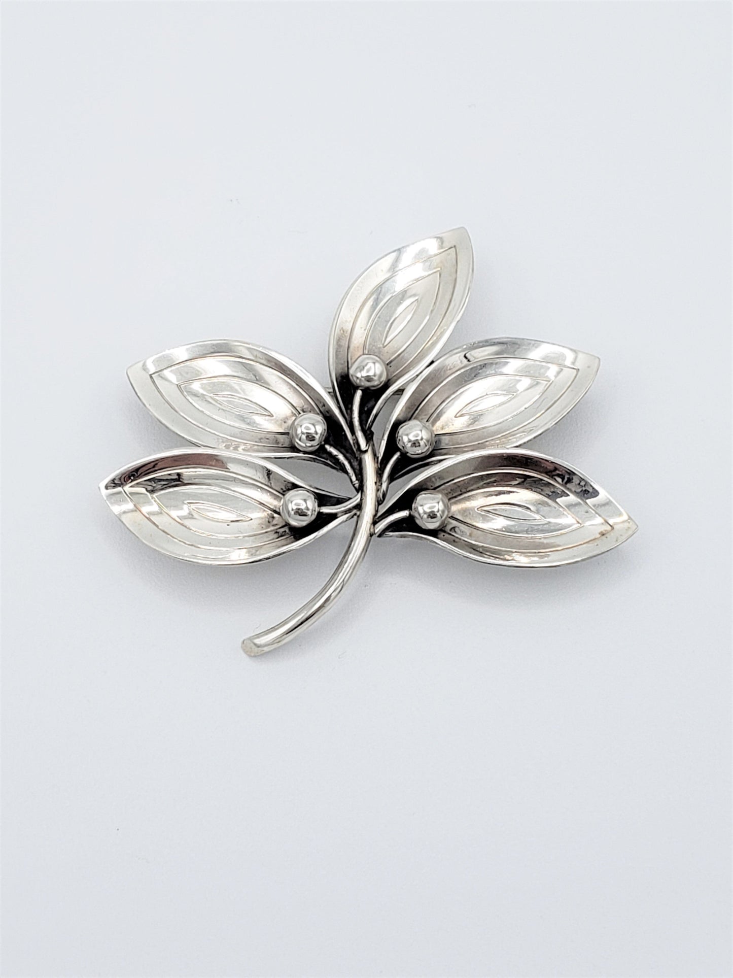 A & K Denmark Jewelry Denmark Designer Aarre Krogh A&K Sterling Silver 5 Leaf Brooch Pendant 1950s