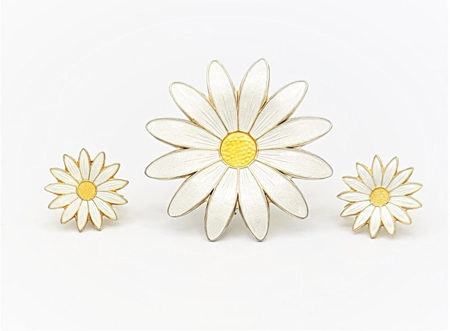 Aksel Holmsen Jewelry Norway Aksel Holmsen Sterling Enamel Daisy Flower Earrings Brooch Set 1950s