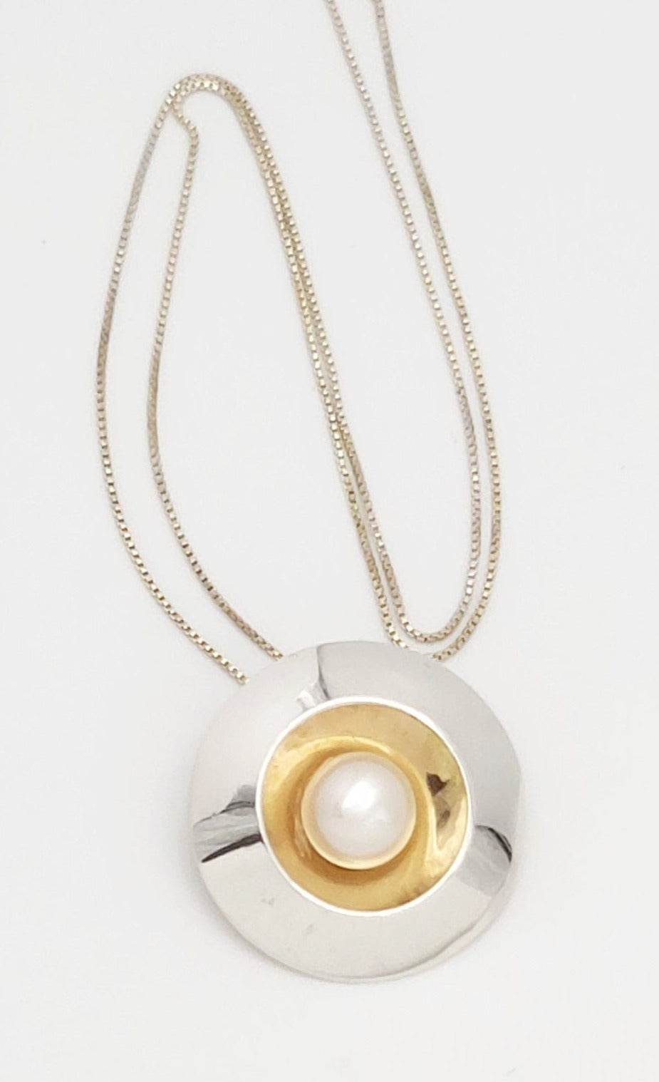 H & BJ Mackie Jewelry USA Designers Harry & BJ Mackie 14k Sterling Pearl Dome Pendant Necklace
