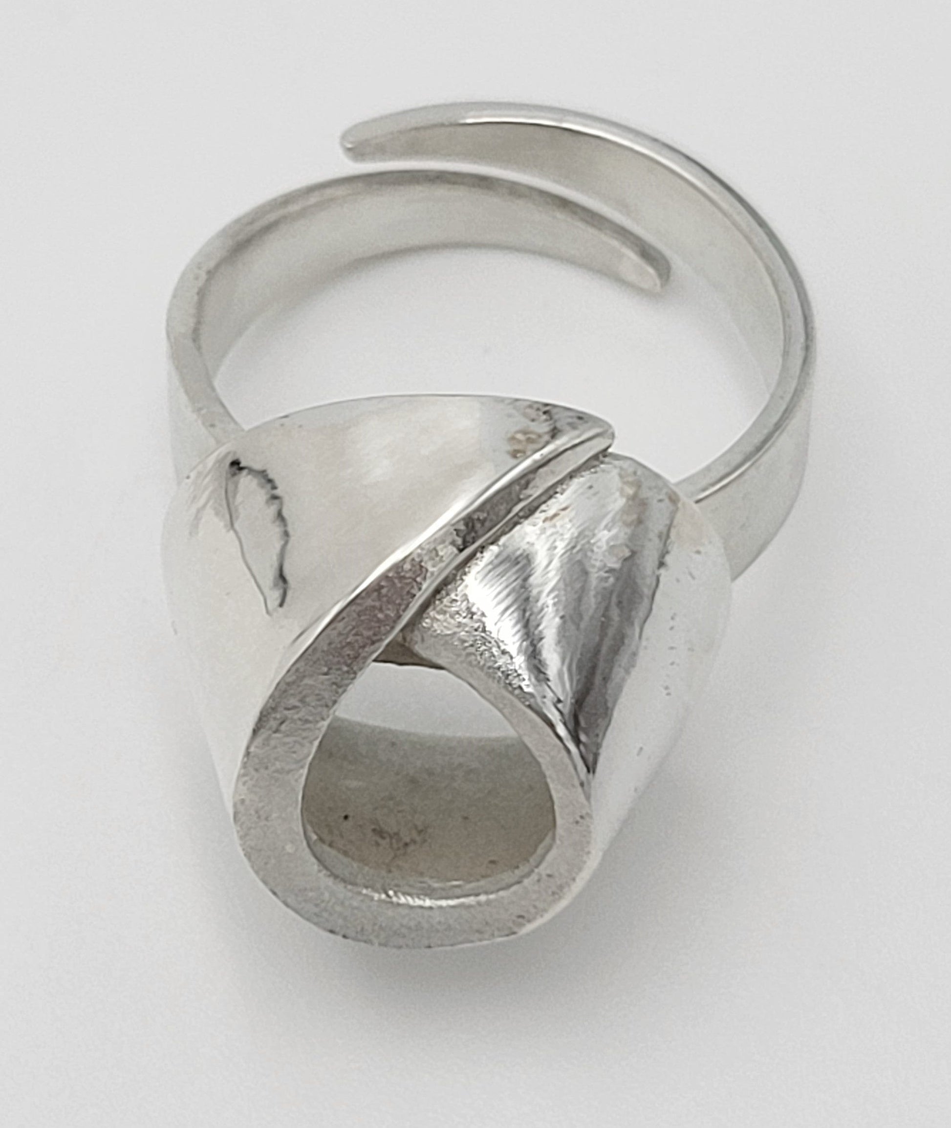 Matti J Hyvarinen Jewelry MJ Hyvärinen Sirokoru Finland Modernist Sterling Curled Cocktail Ring 1974